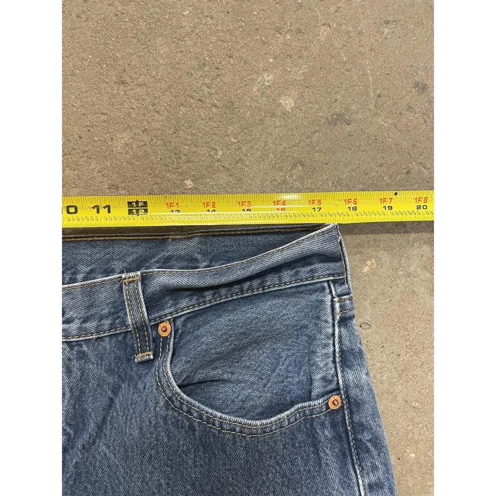 Levis 501 Jeans Mens 38x33 Medium Wash Blue‎ Regular Fit Straight Leg Button Fly